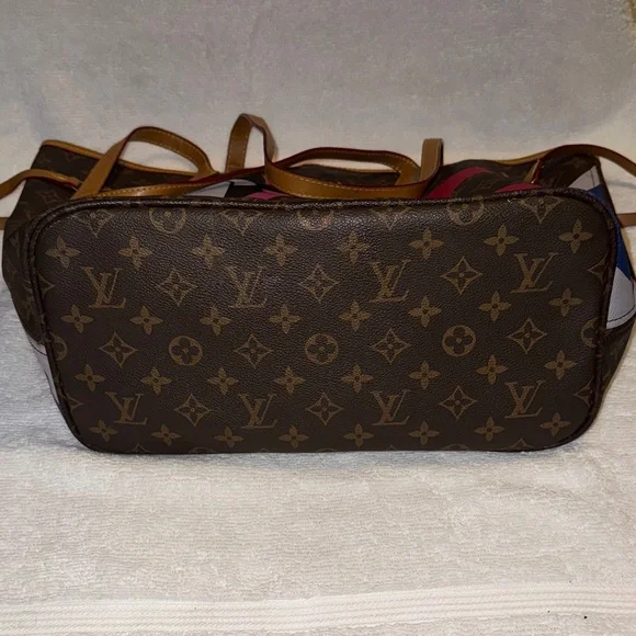 Designer Brown and Tan Tote Bag - Picture 3 of 5